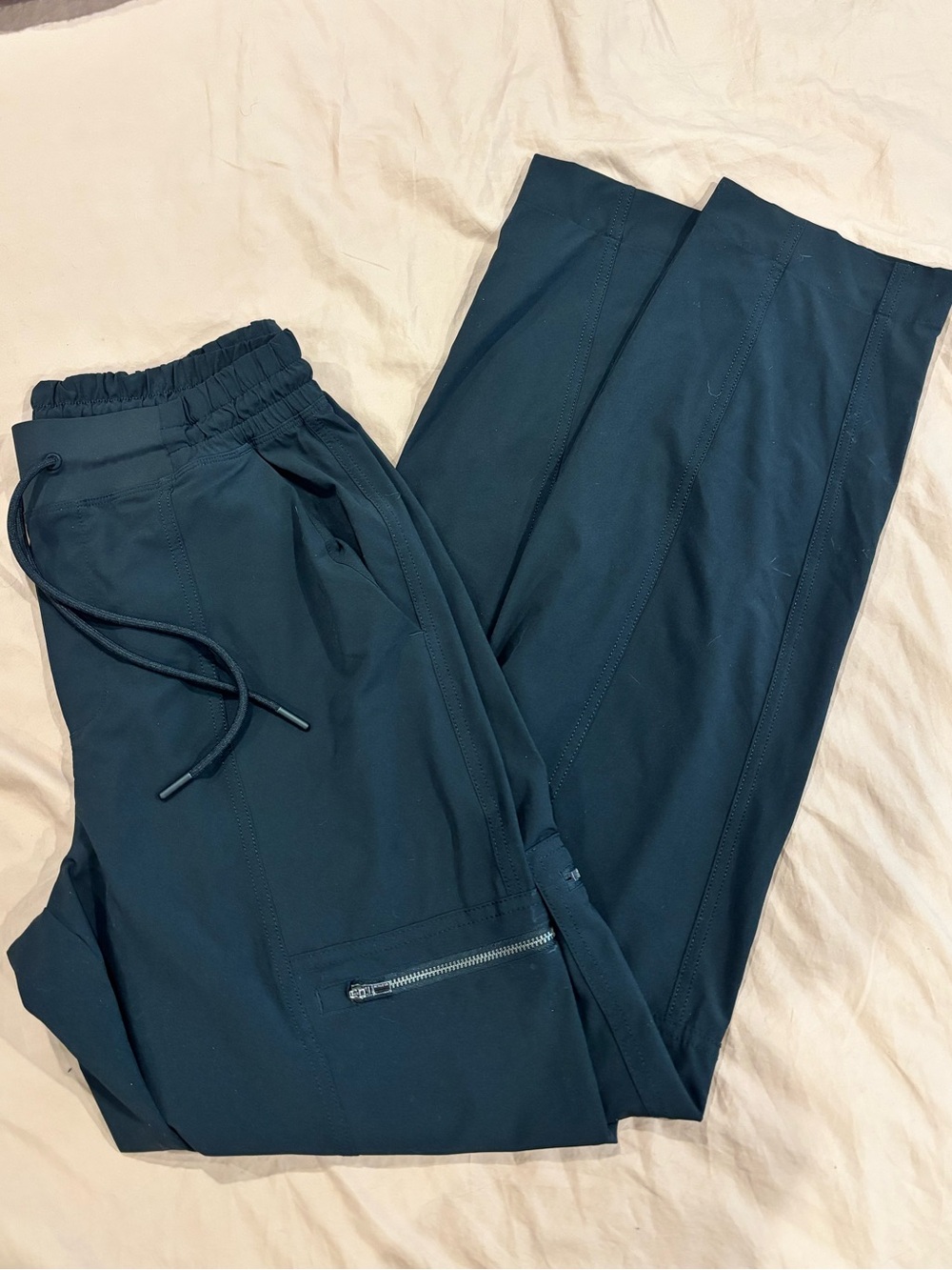 Athleta trouser pants with side pockets